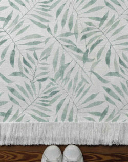 Alfombra tejida con diseño botánico, hojas aqua pintadas en acuarela.